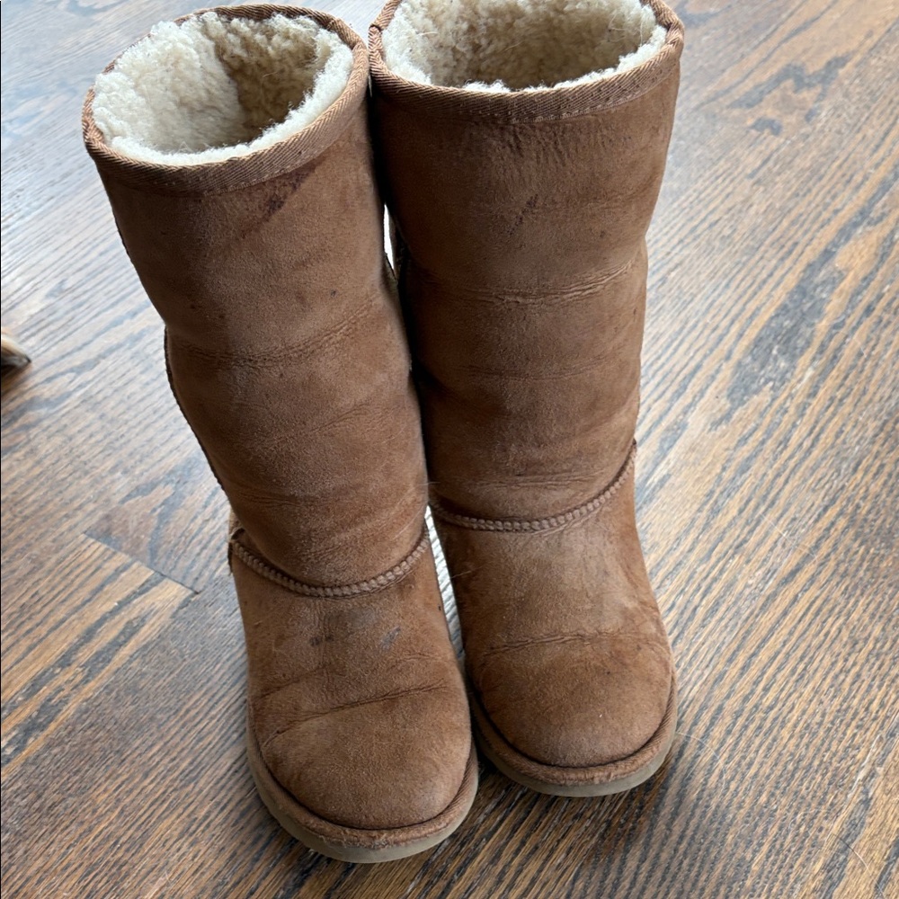 Ugg kids 4 Brown Shearling Lined Boots
